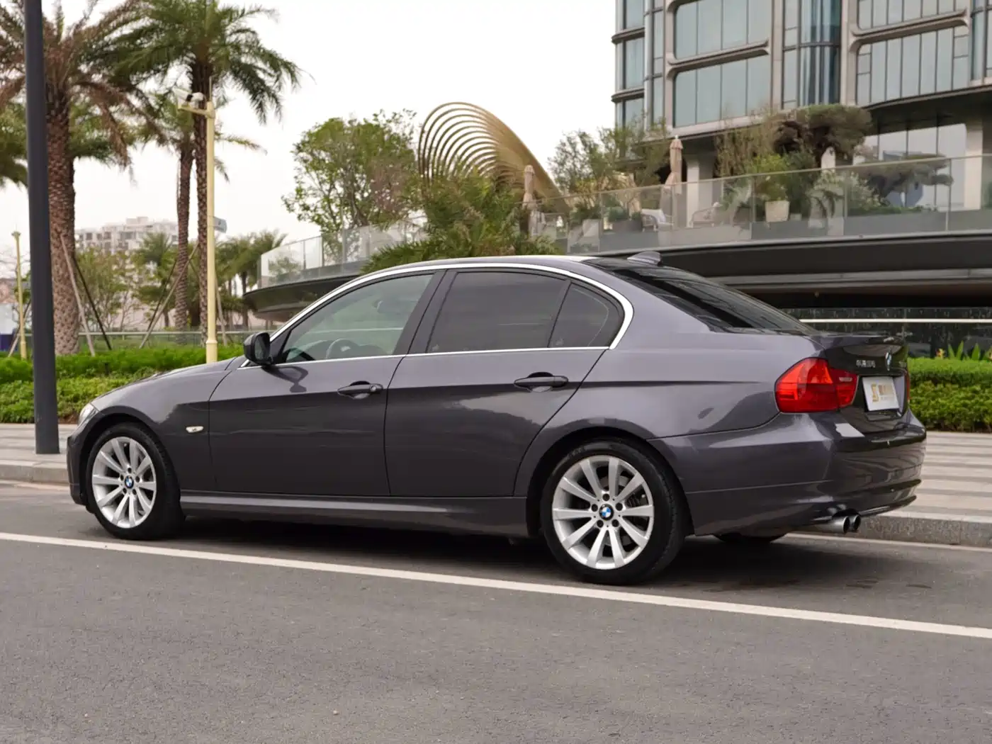BMW 3 Series 2009 325i Luxury фото 11