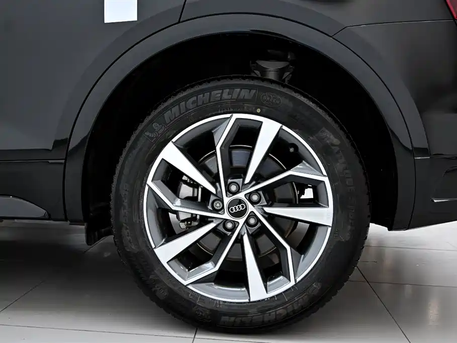 Audi Q5L 2023 40T Luxury Dynamic фото 34