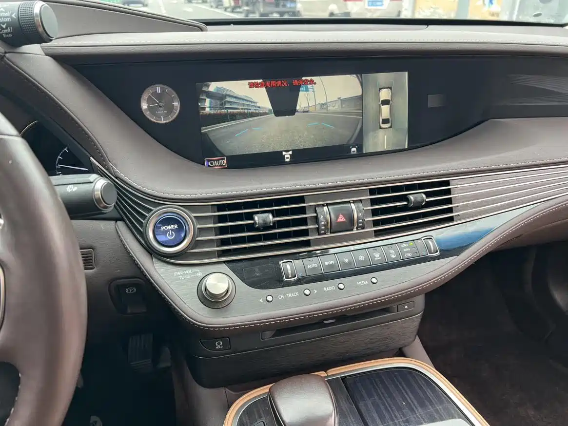 Фото 5 - Lexus LS