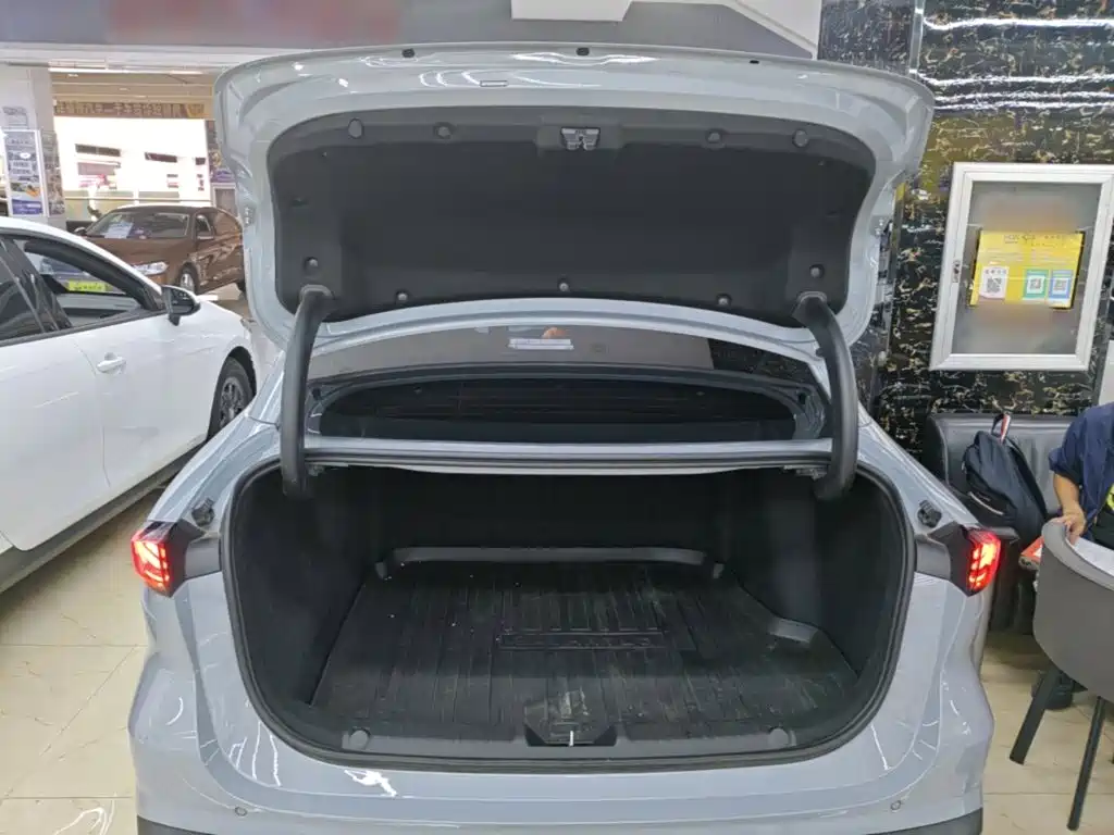 Geely Galaxy Galaxy L6 2025 2025 EM-i 140km Explorer+ Edition