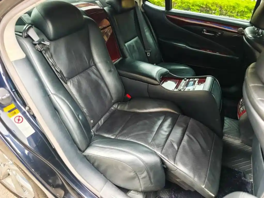 Фото 14 - Lexus LS