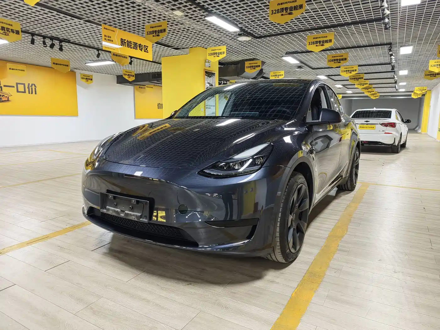 TESLA MODEL Y