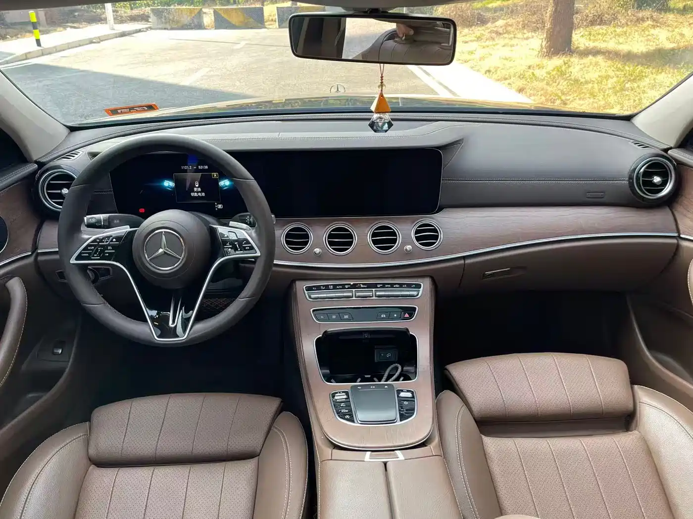 Mercedes-Benz E-Class 2023 E 260 L фото 11