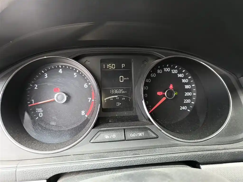 Volkswagen Lavida 2015 230TSI DSG Comfort Edition фото 12