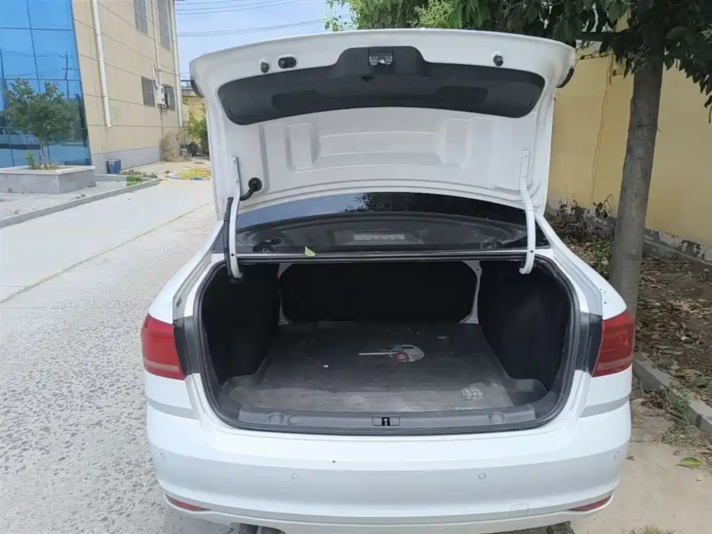 Volkswagen Lavida 2015 230TSI DSG Comfort Edition фото 19