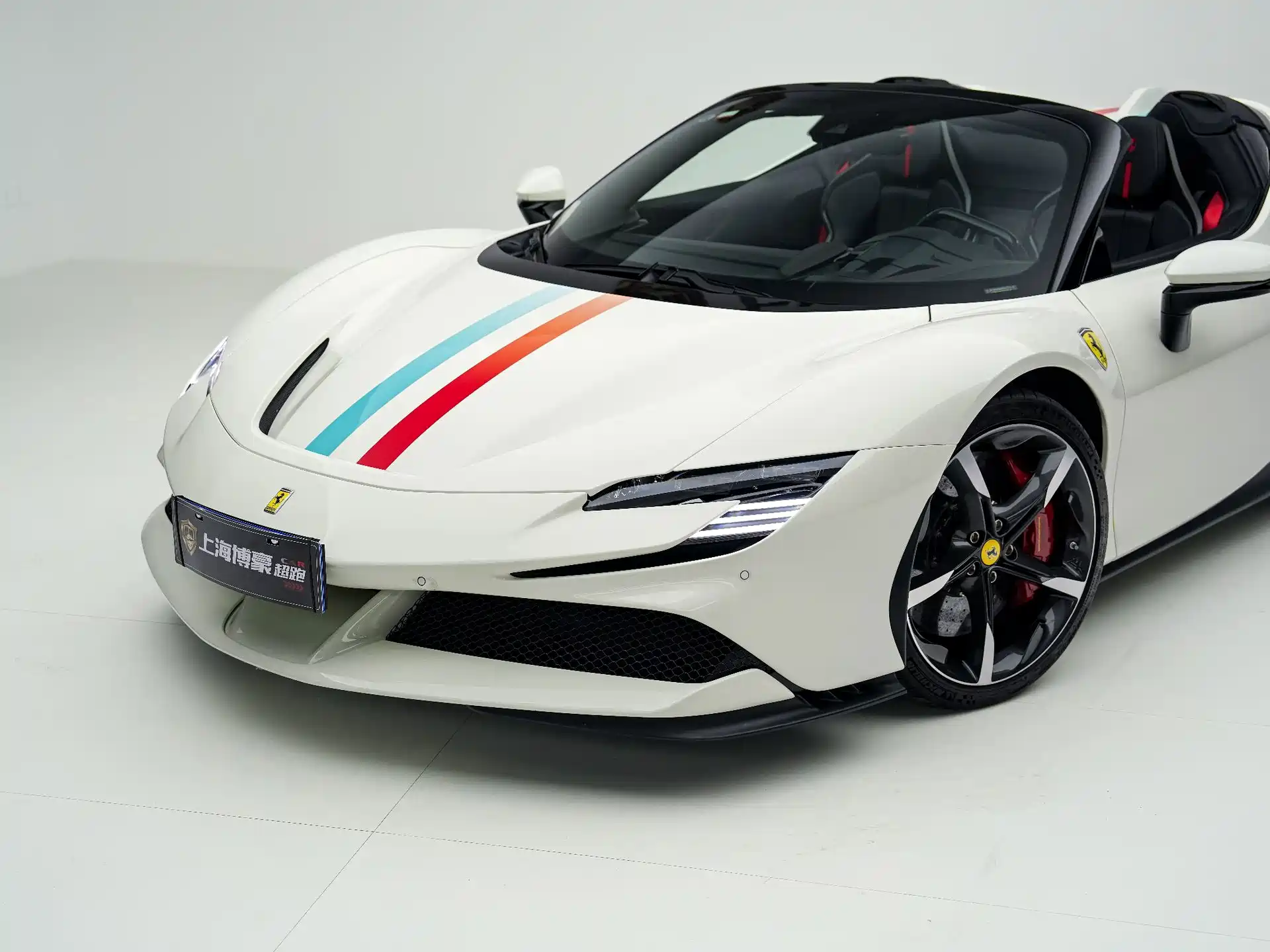 Фото 2 - Ferrari SF90