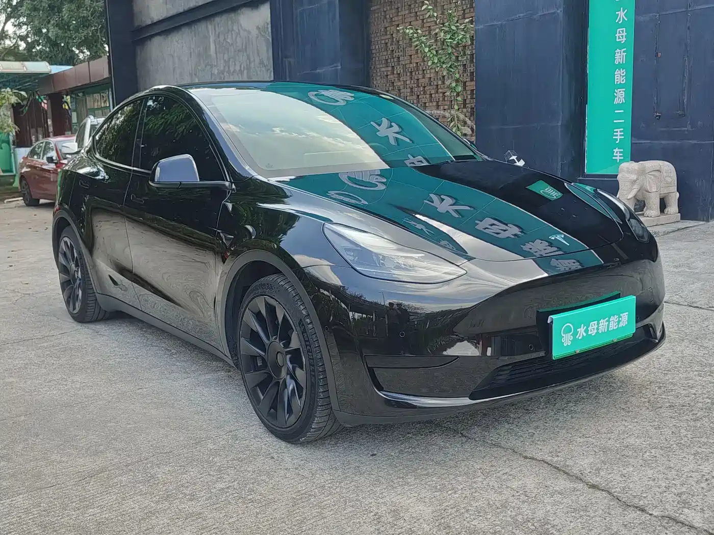 TESLA MODEL Y