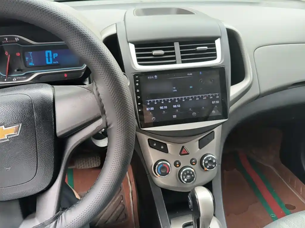 Chevrolet Aveo 2014 Sedan 1.4SL AT Fashion Edition фото 10