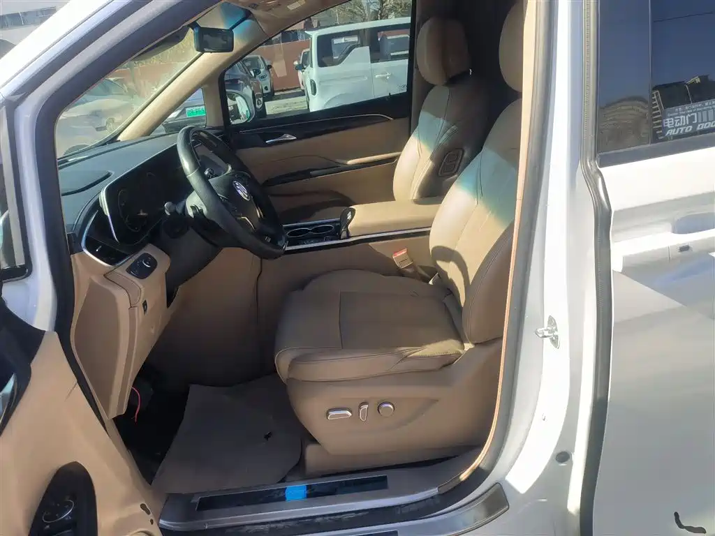 Buick GL8 2021 ES Landlord 653T Premium фото 12