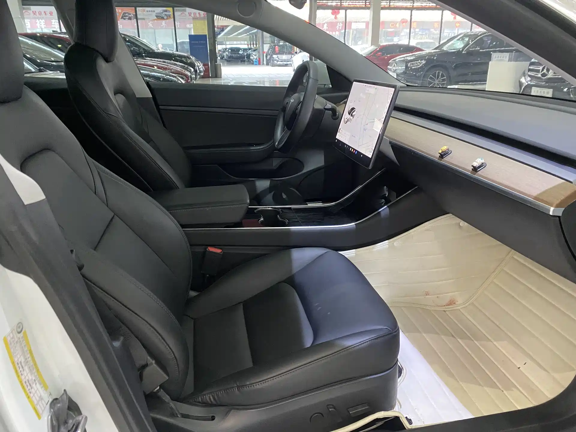 Фото 8 - Tesla Model 3