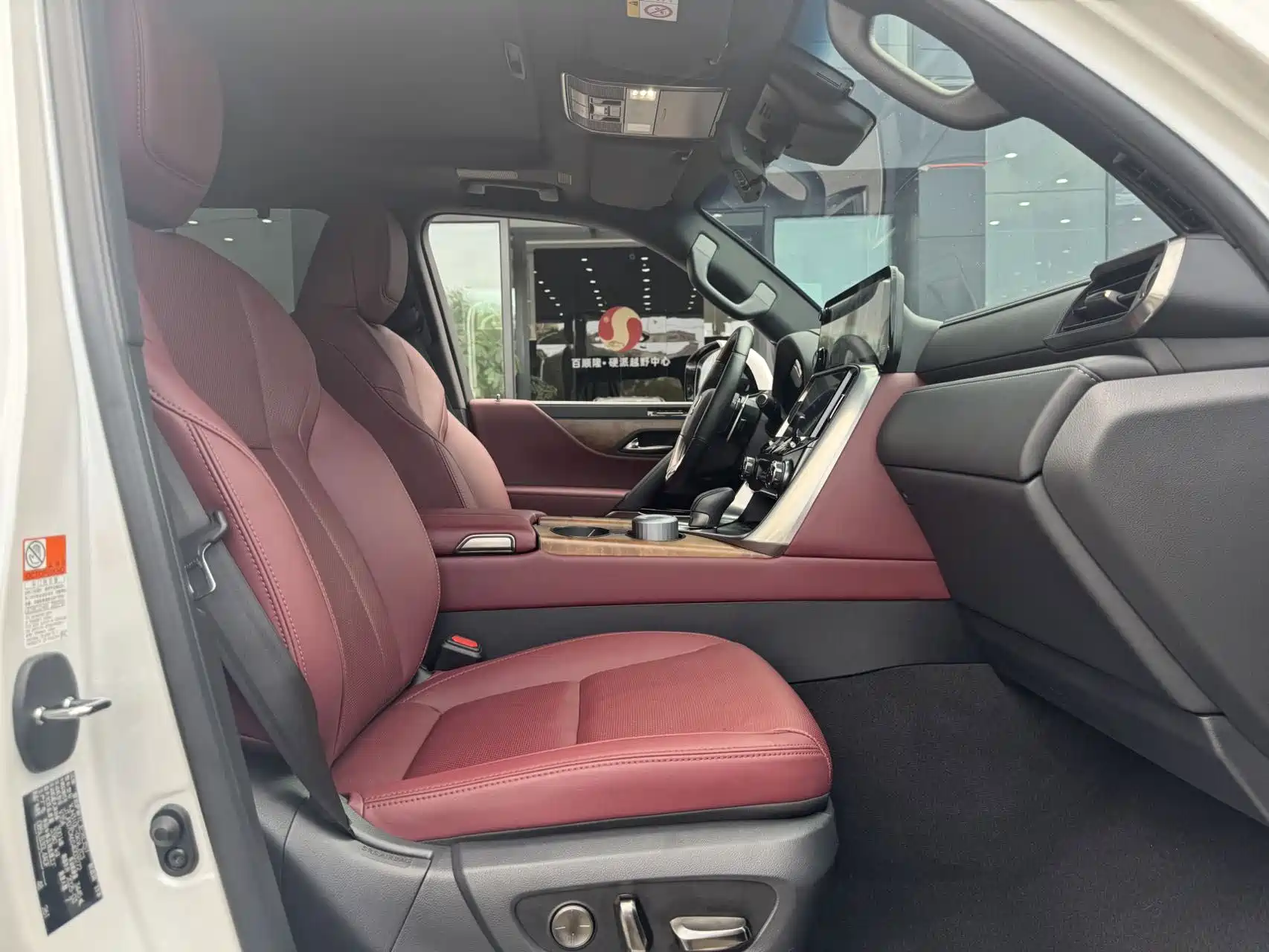 Фото 9 - Lexus LX