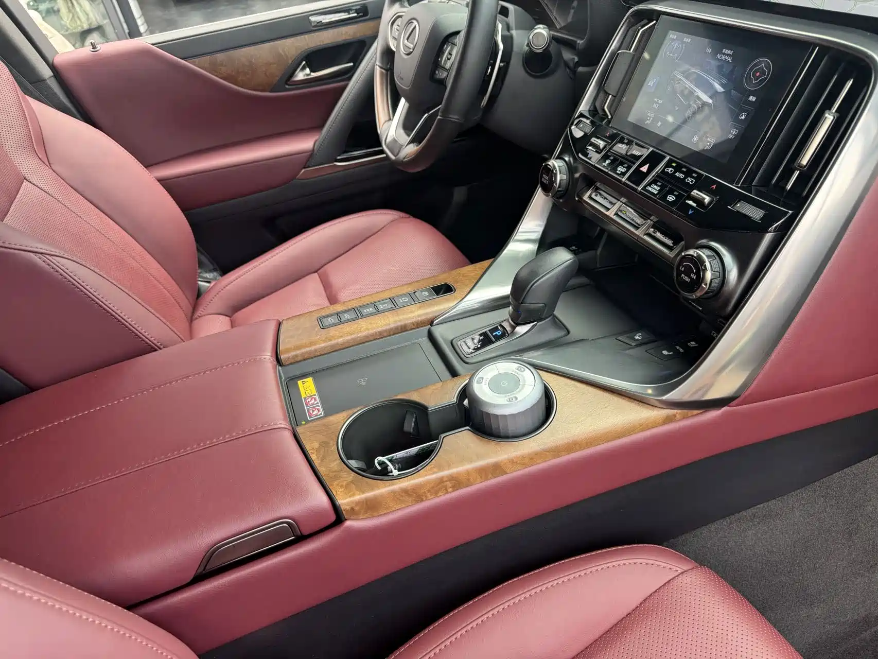 Фото 12 - Lexus LX