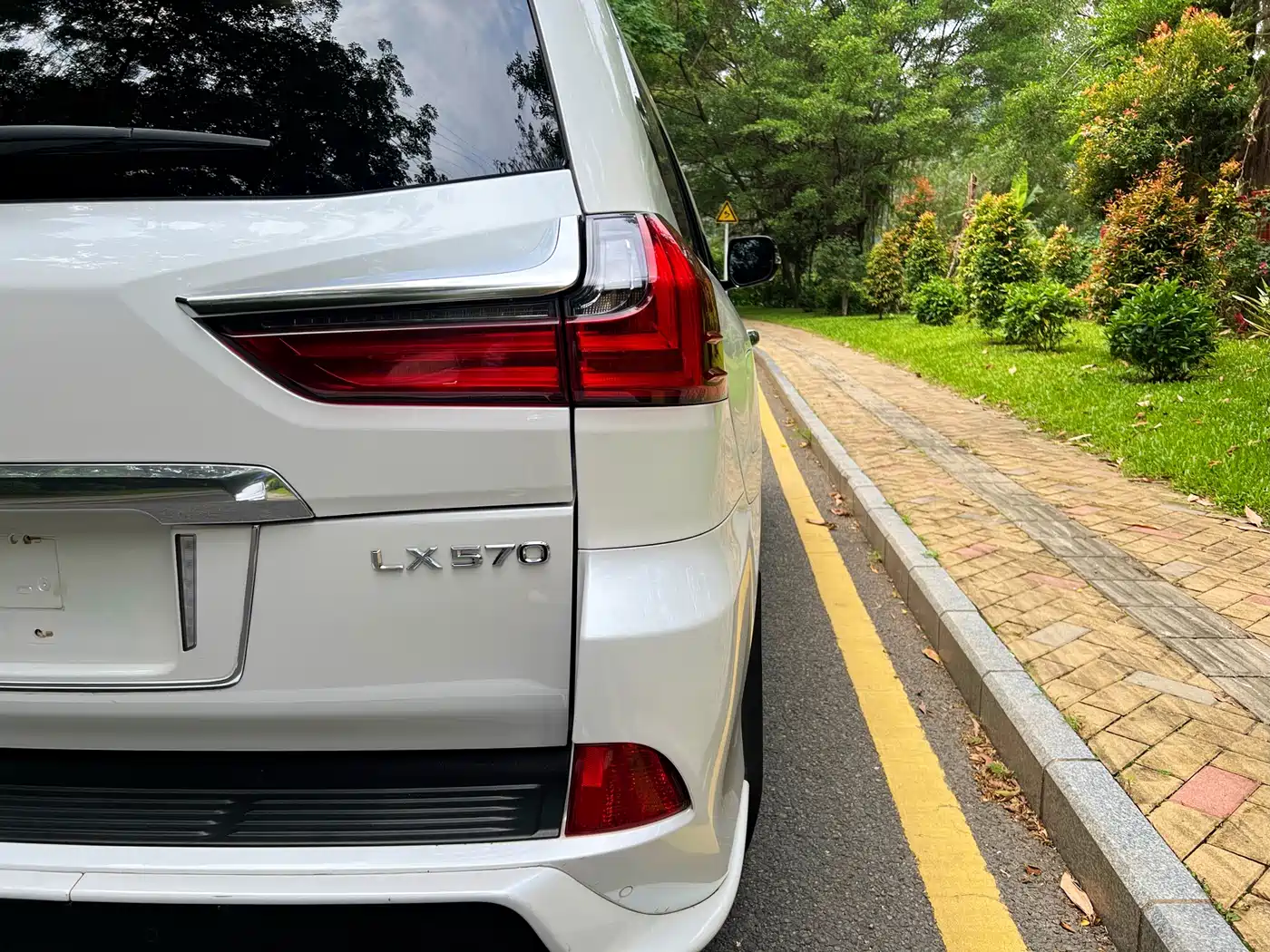 Lexus LX 2019 570 Peak Special Edition фото 16