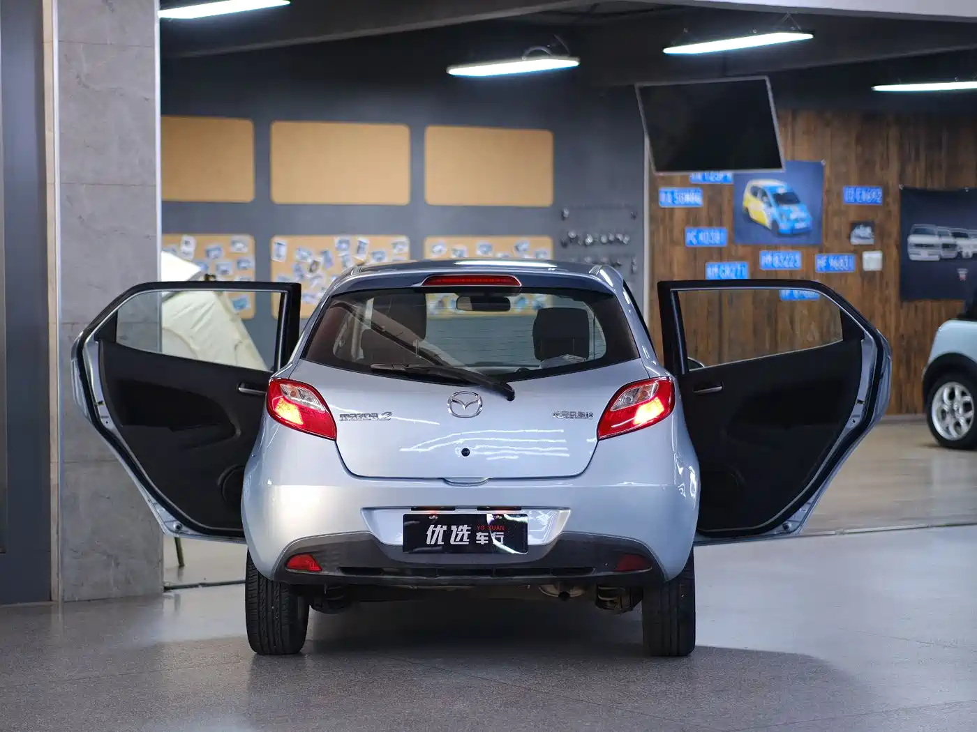 Mazda 2 2011 2011 Xuan Dong 1.5L Auto Luxury Edition