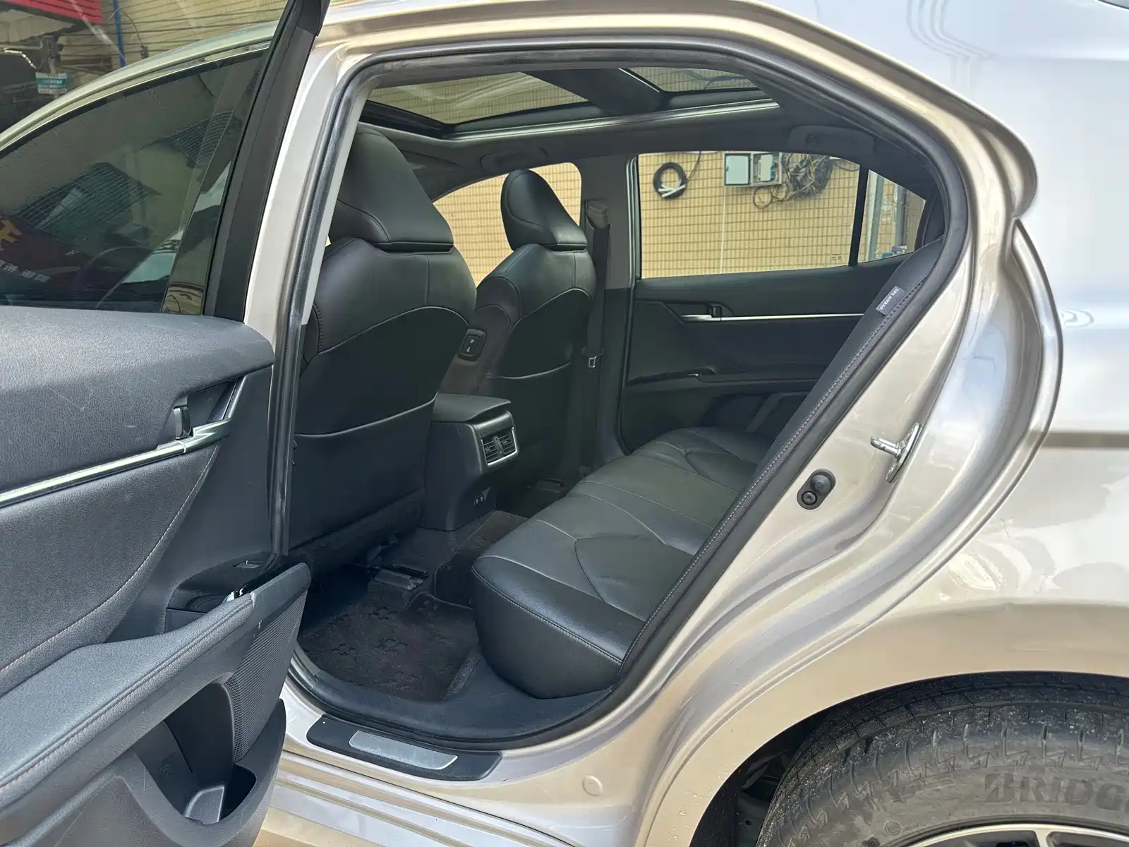Фото 7 - Toyota Camry