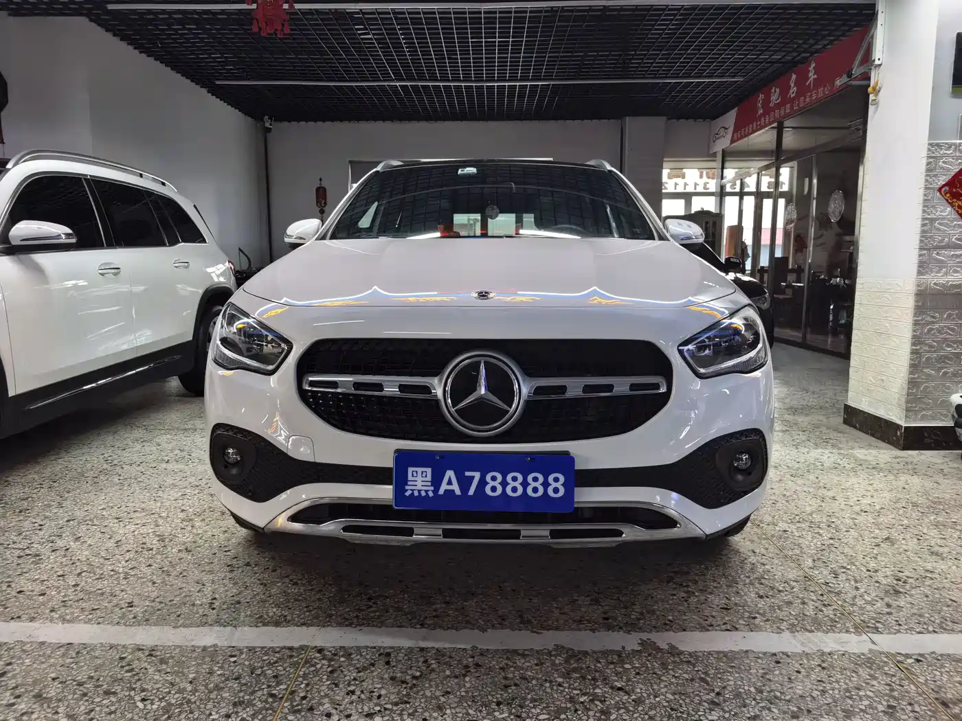 MERCEDES-BENZ GLA