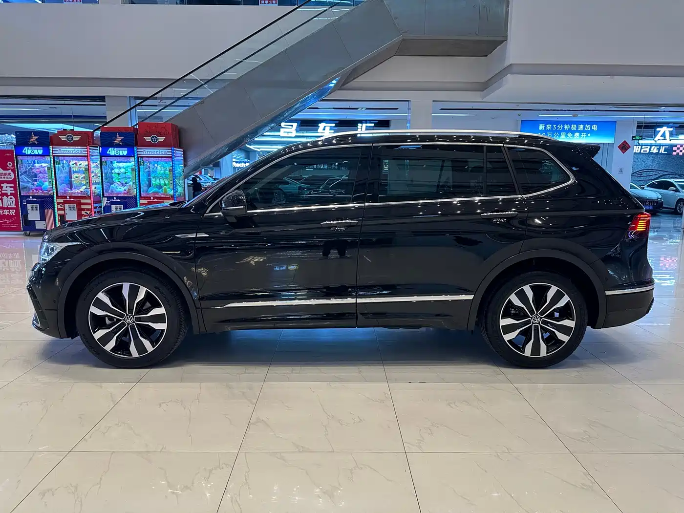 Volkswagen Tiguan L 2023 330TSI Auto 2WD R-Line Premium Edition фото 8
