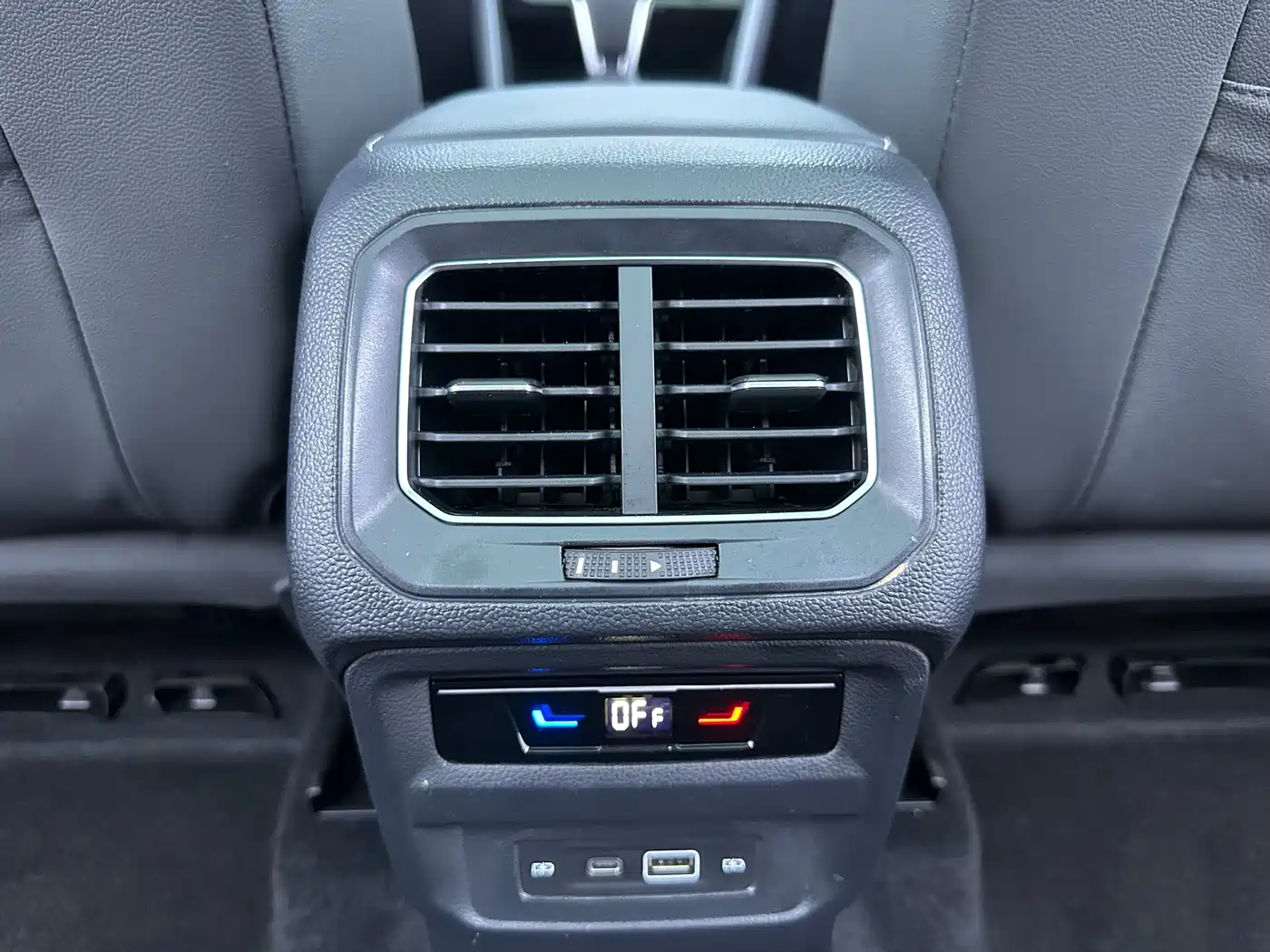 Volkswagen Tiguan L 2023 330TSI Auto 2WD R-Line Premium Edition фото 25