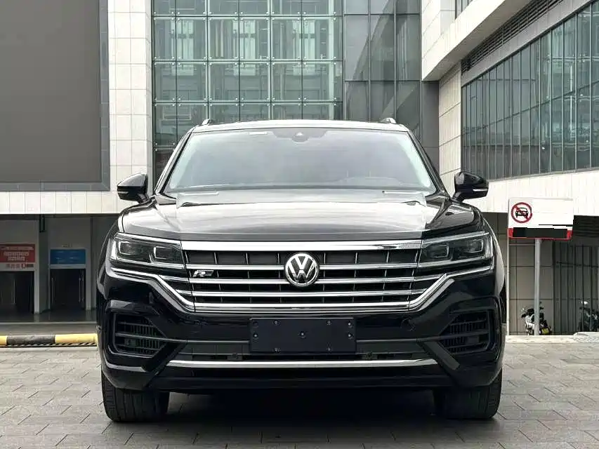 Фото 2 - Volkswagen Touareg