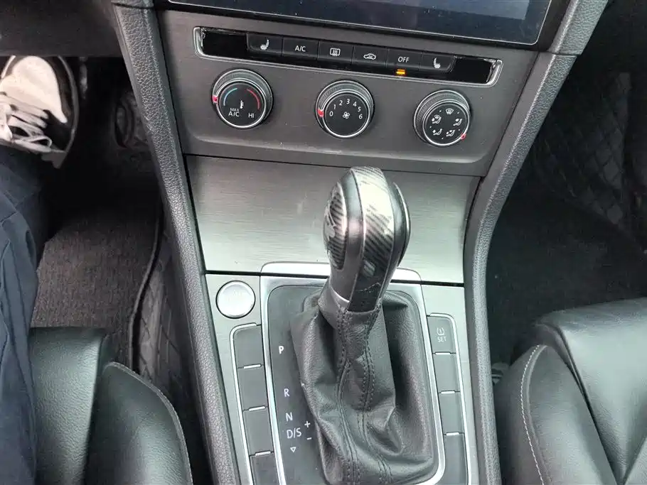 Volkswagen Golf 2015 1.4TSI Automatic Luxury фото 16