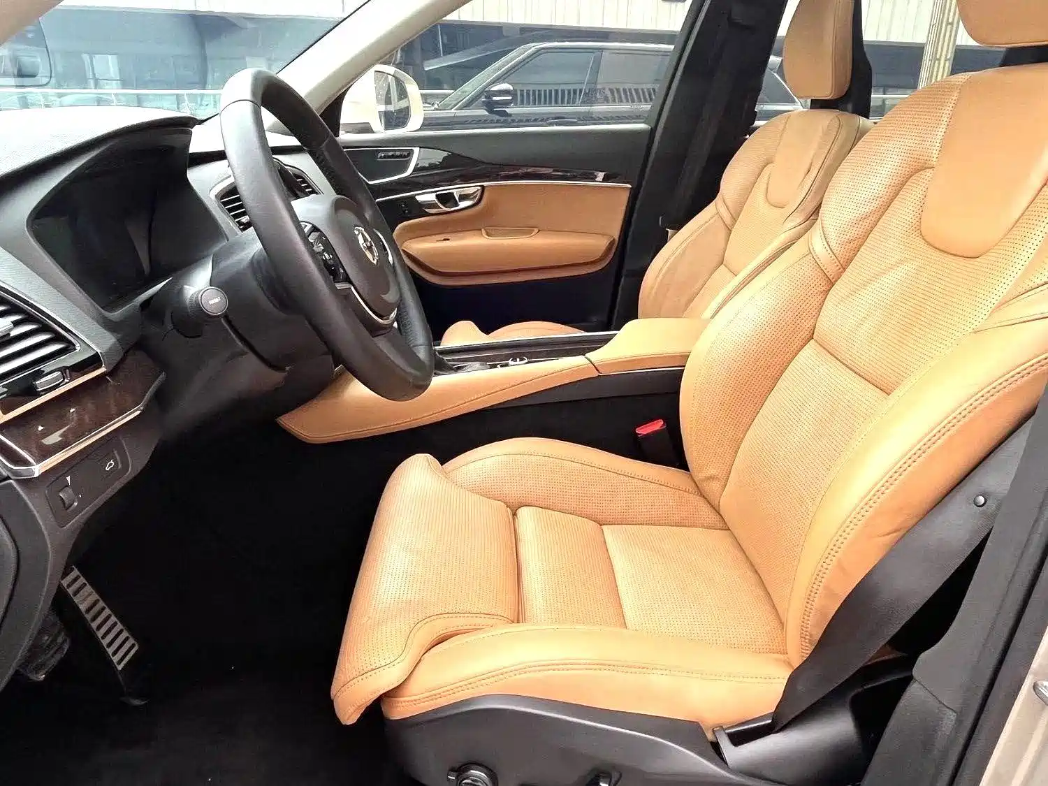 Фото 4 - Volvo XC90