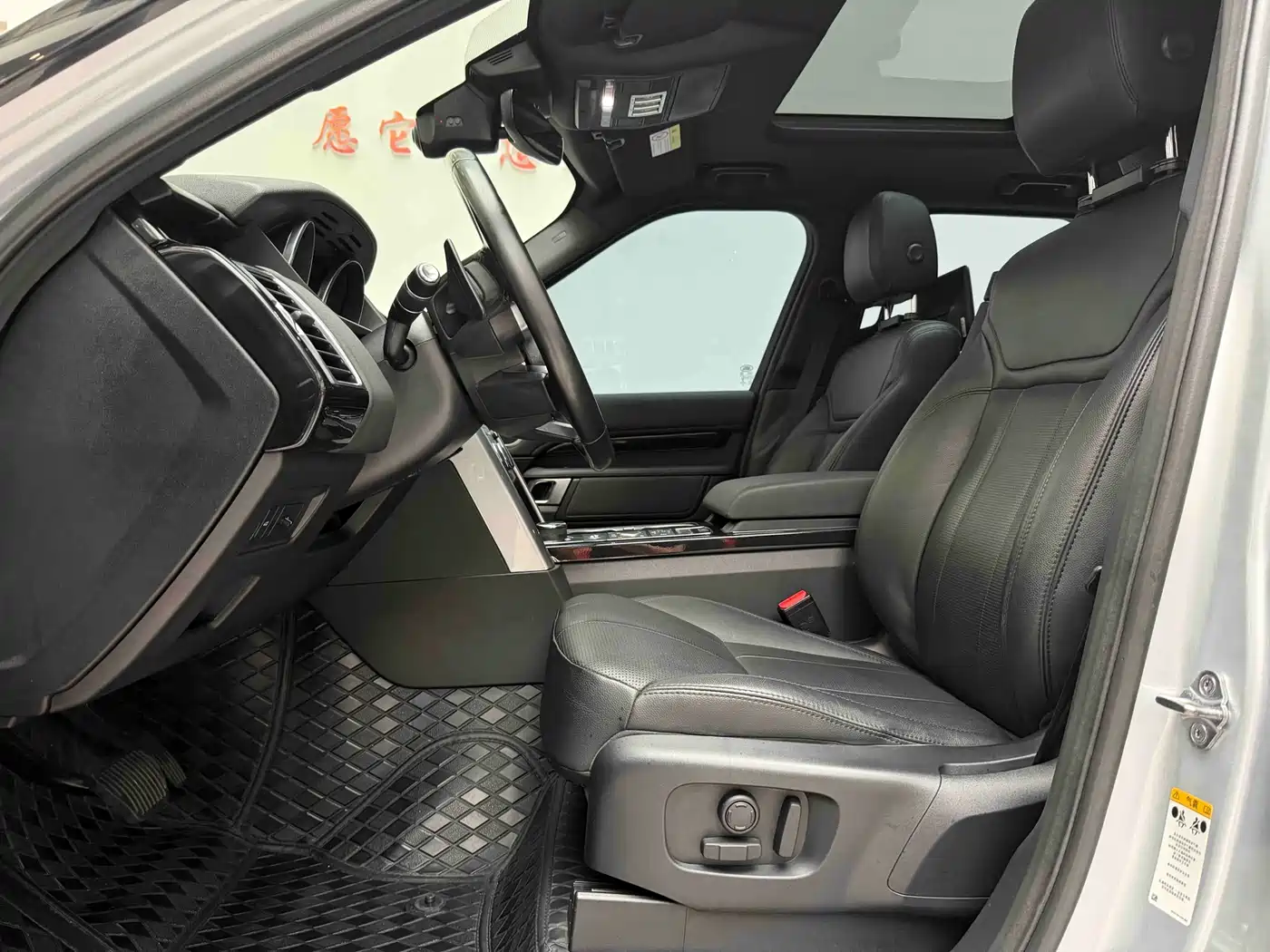 Land Rover Discovery 2018 2.0T SE фото 4