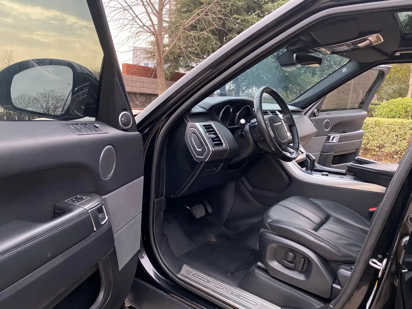 Land Rover Range Rover Sport 2017 3.0 SC V6 SE фото 4