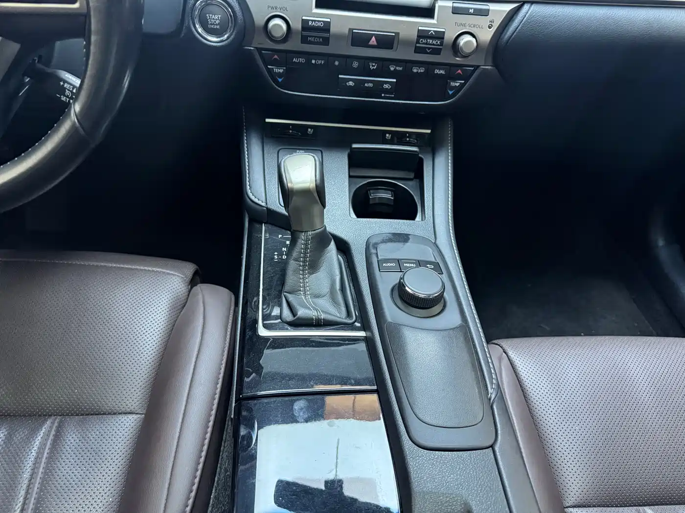 Lexus ES 2017 200 30th Anniversary Edition фото 13