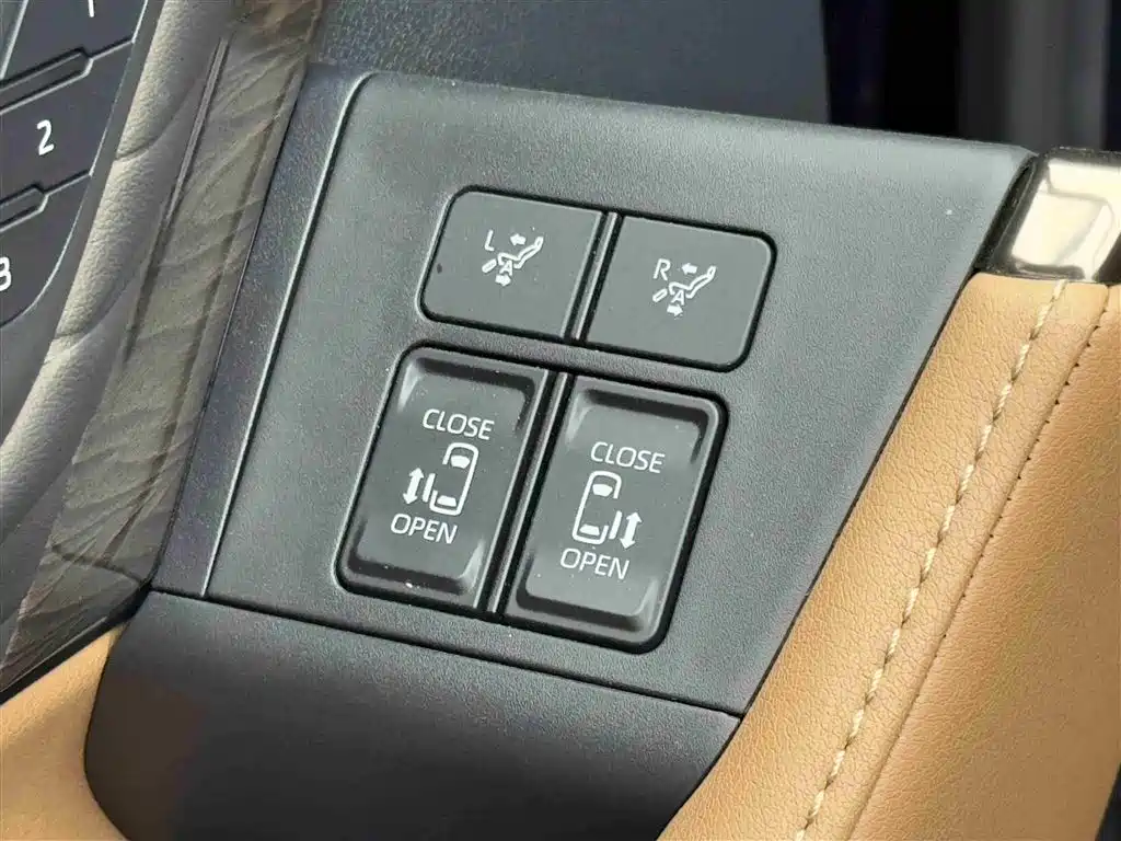 Toyota Vellfire 2024 Crown Hybrid 2.5L Executive Premium Edition фото 22