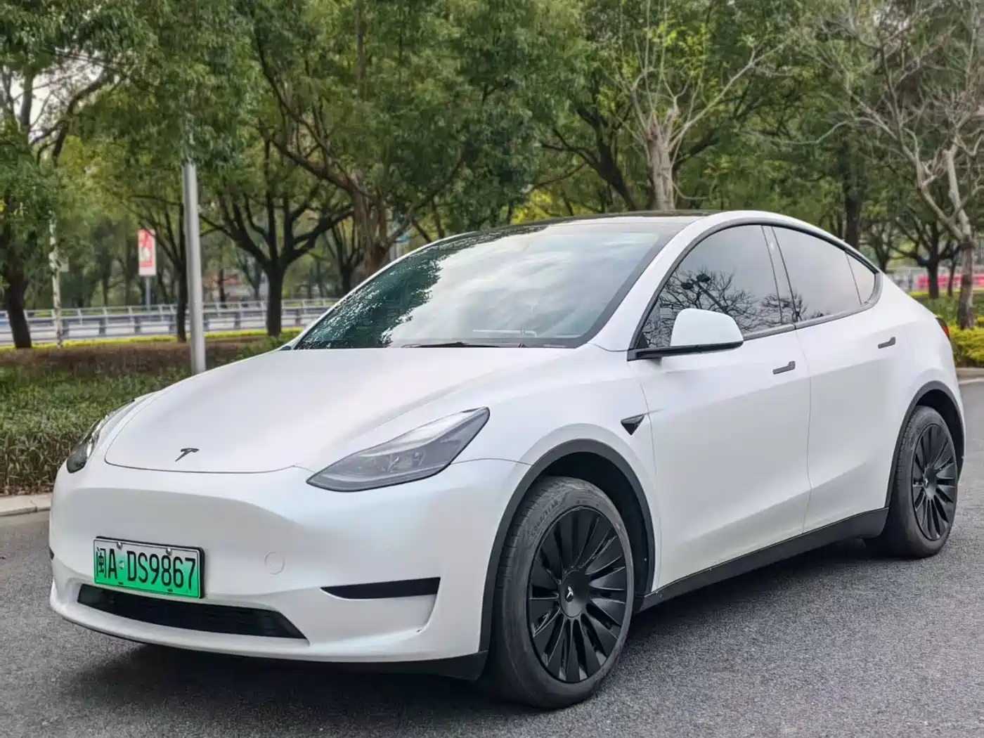 TESLA MODEL Y