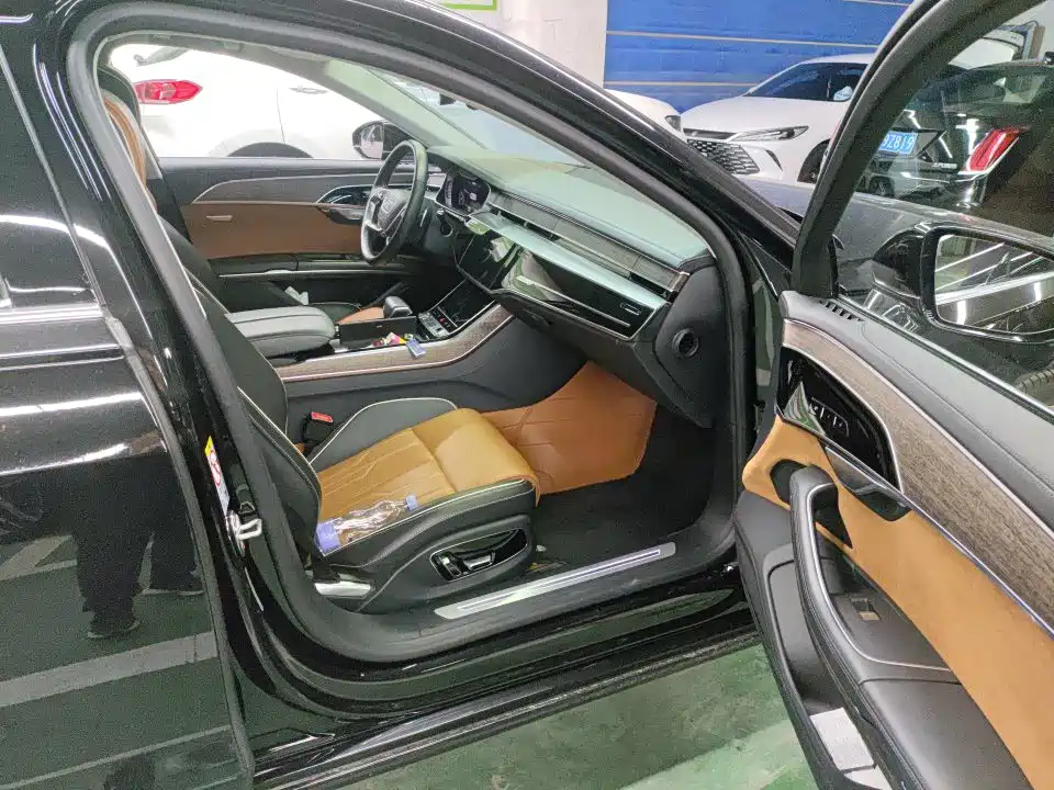 Фото 7 - Audi A8