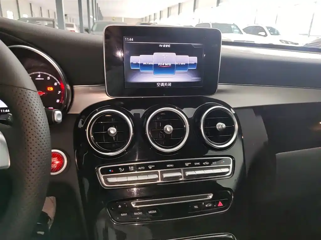 Mercedes-Benz C-Class 2017 Facelift C 200 Sport Edition фото 13