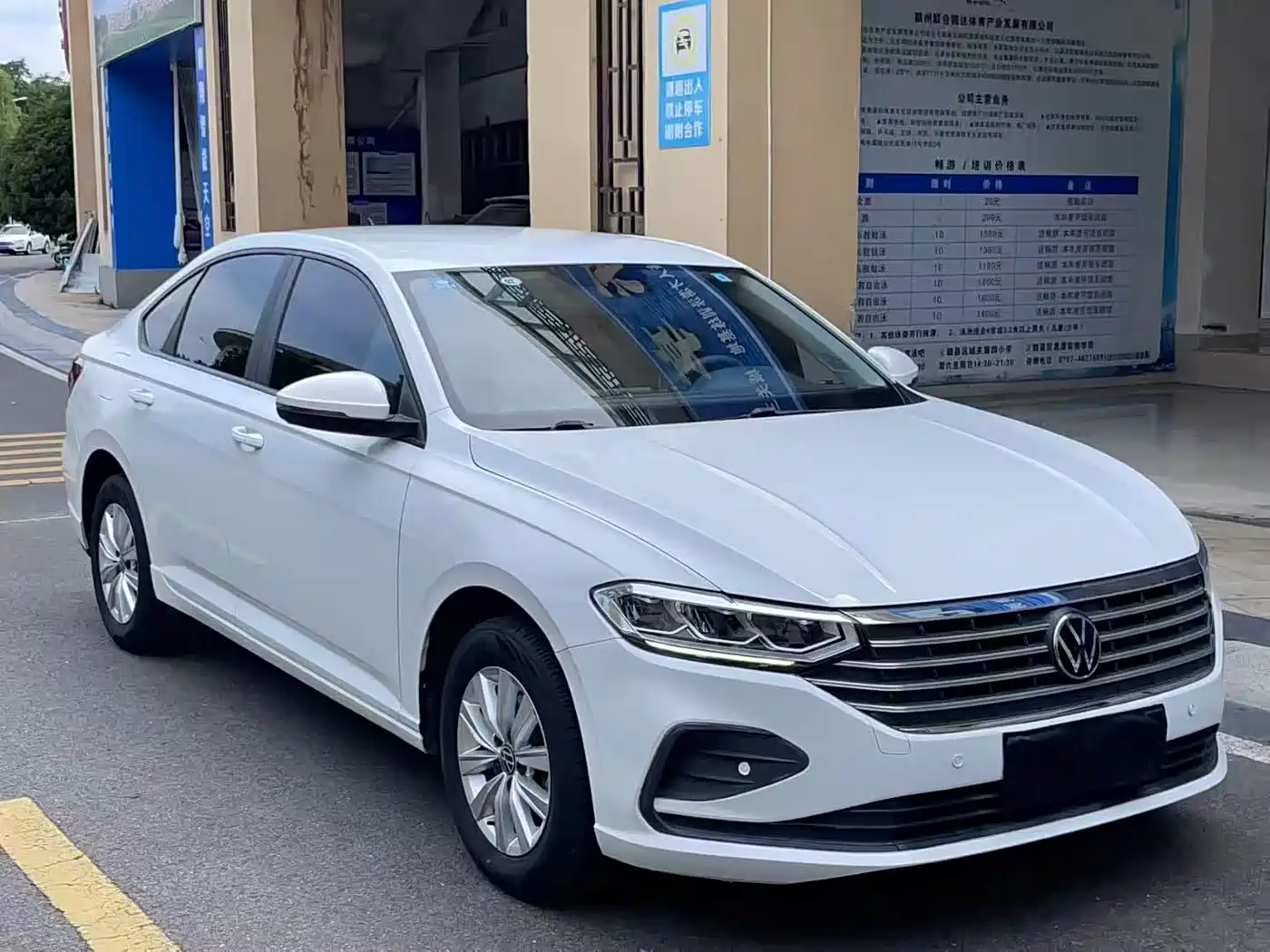 Volkswagen Lavida 2023 1.5L Auto Delight Edition фото 3
