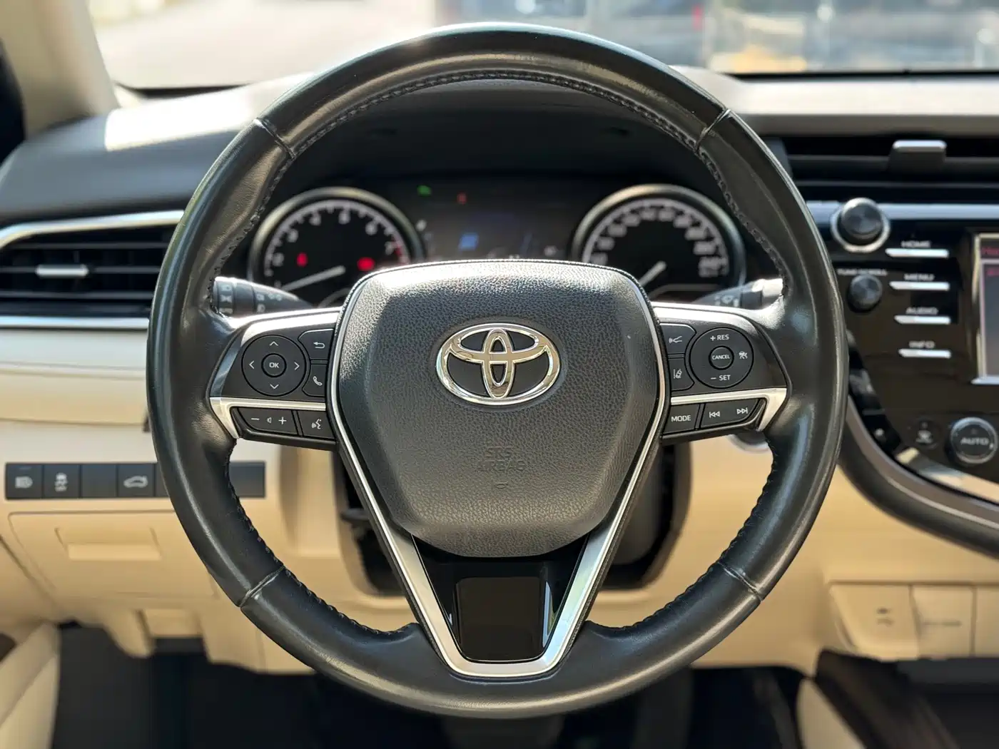 Toyota Camry 2018 2.0G Luxury Edition фото 6
