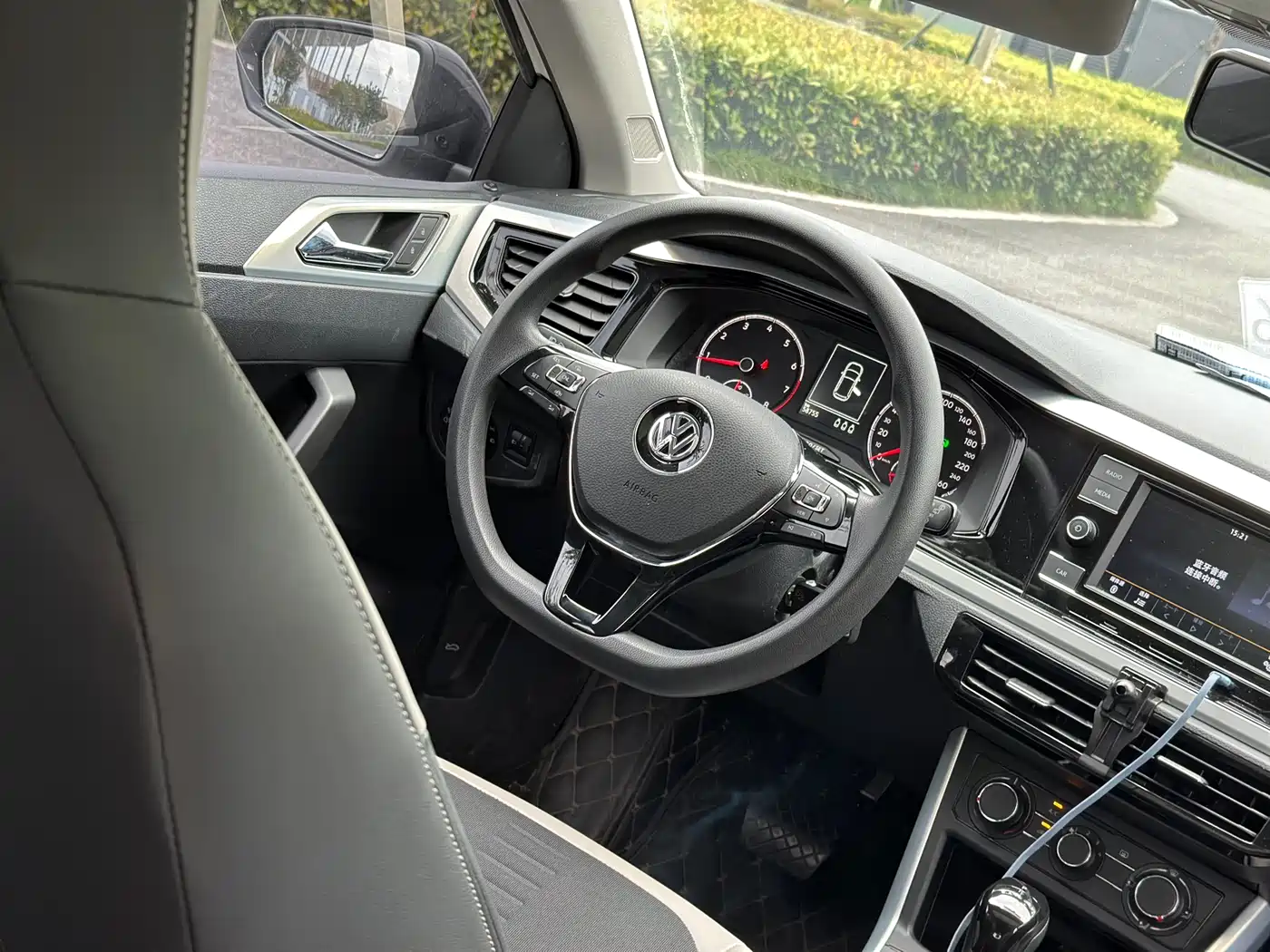 VOLKSWAGEN POLO