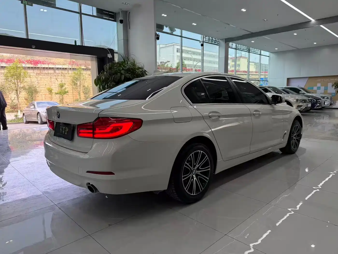 BMW 5 Series (Import) 2019 525i M Sport Package фото 9