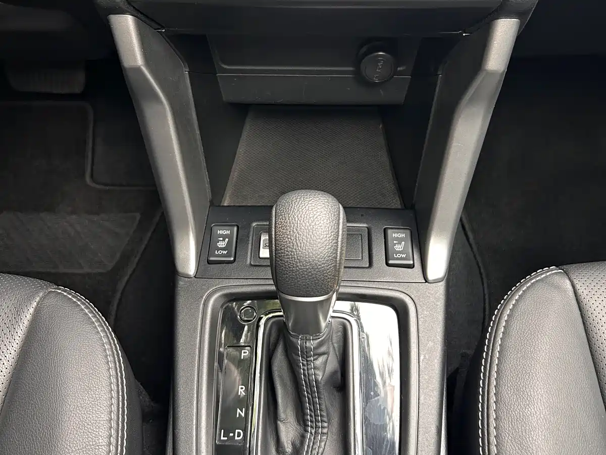 Subaru Forester 2013 2.5i Automatic Luxury Edition фото 10
