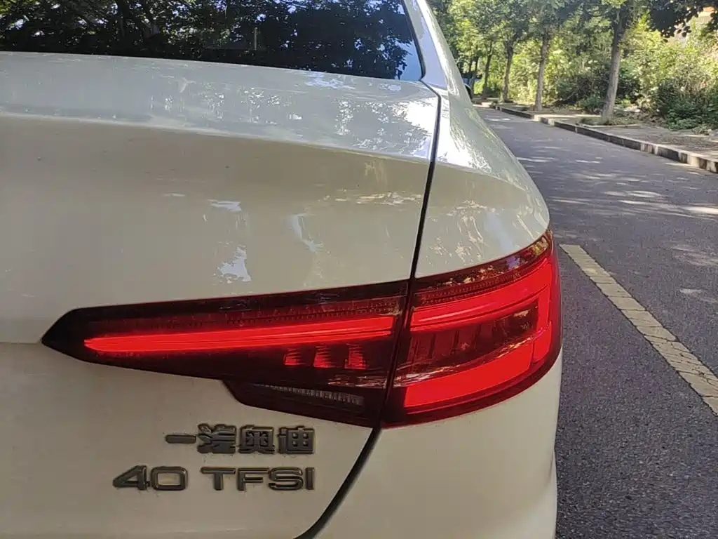 Фото 8 - Audi A4L