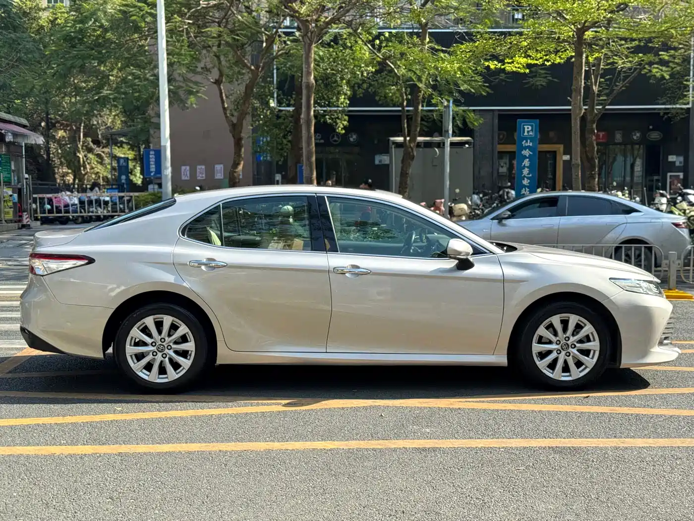Toyota Camry 2018 2.0G Luxury Edition фото 17