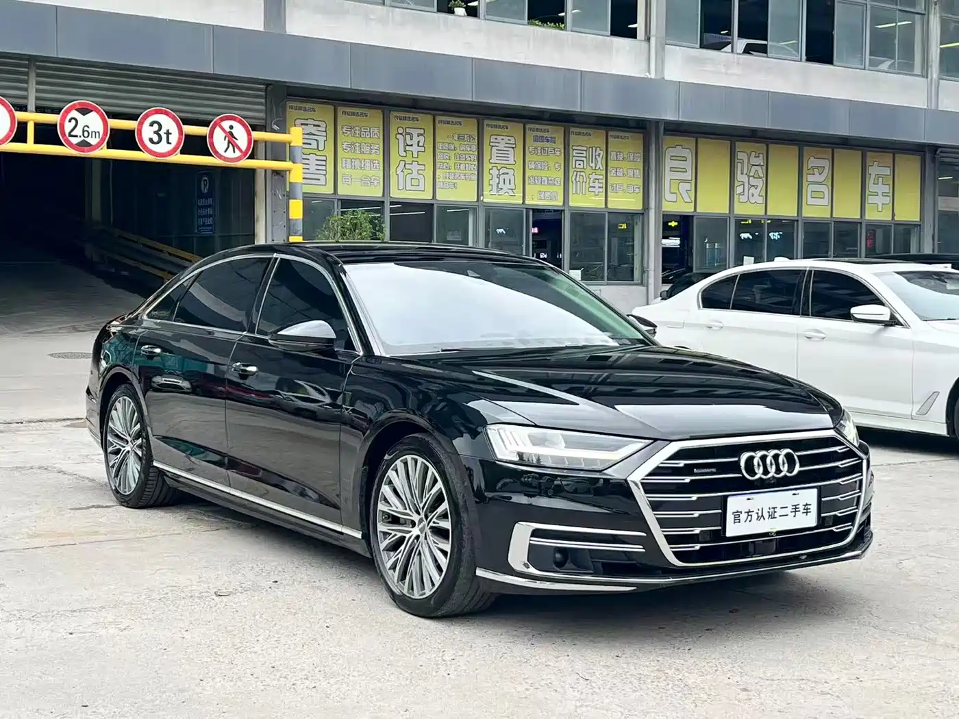 Фото 3 - Audi A8