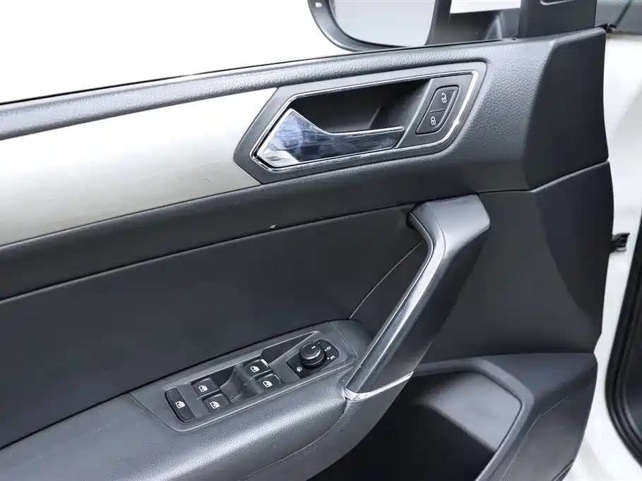 Volkswagen Touran 2018 Touran L 280TSI DSG Comfort 7-seater China V фото 12