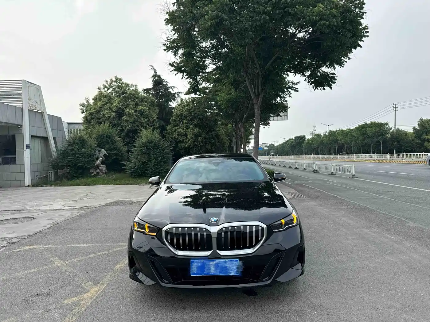BMW 5 Series 2026 525Li M Sport Package фото 8