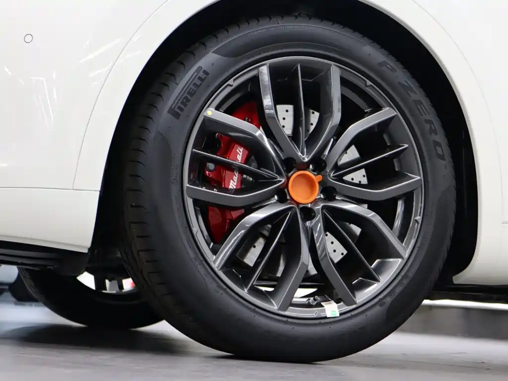 Photo 20 - Maserati Levante