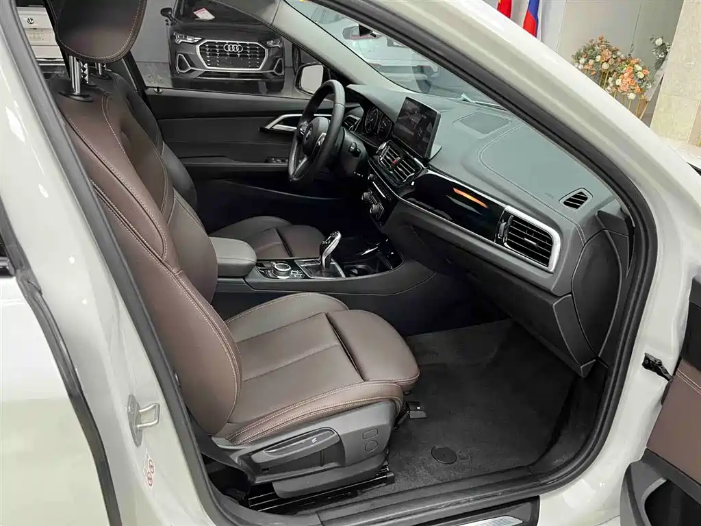 BMW 1 Series 2021 Facelift 120i M Sport Shadow Edition фото 14