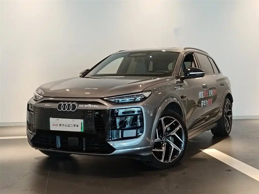 AUDI Q6L E TRON