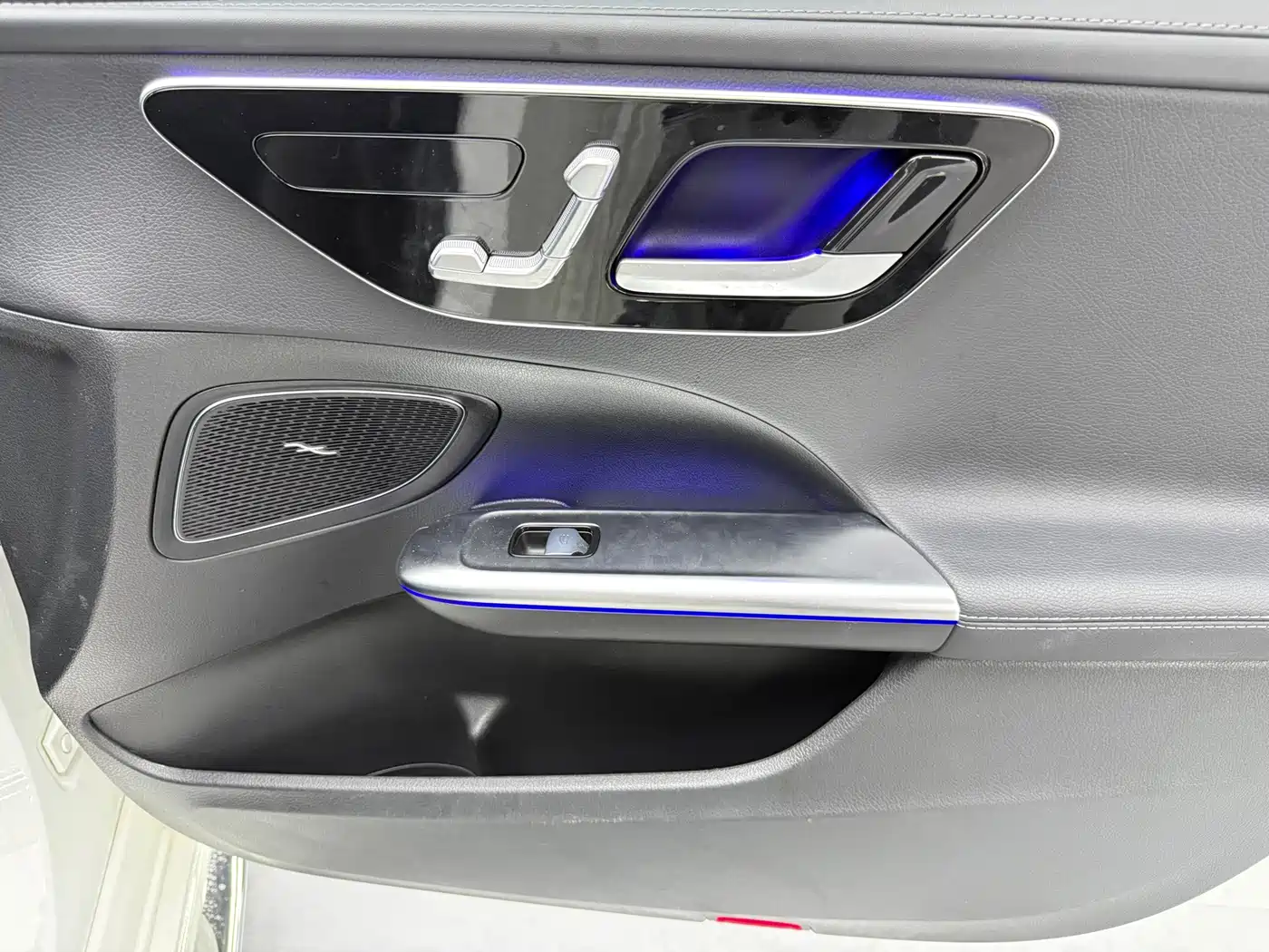 Photo 11 - Mercedes-Benz C-Class