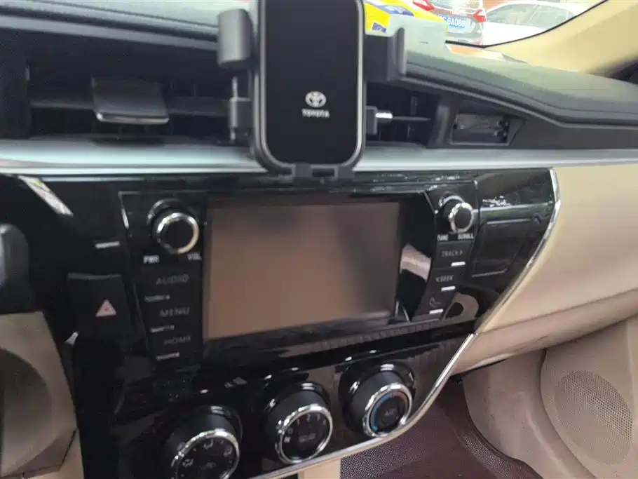 Toyota Corolla 2014 1.6L CVT GL фото 13
