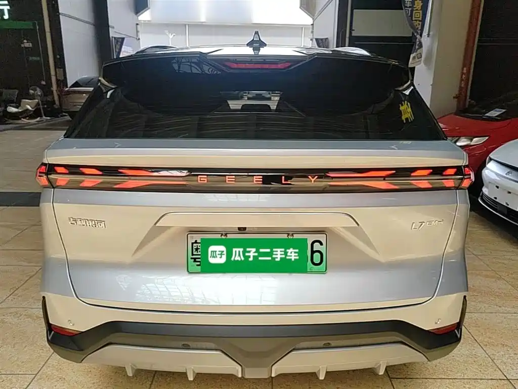 Geely Galaxy Galaxy L7 2025 EM-i 115km Explorer+ Edition фото 6