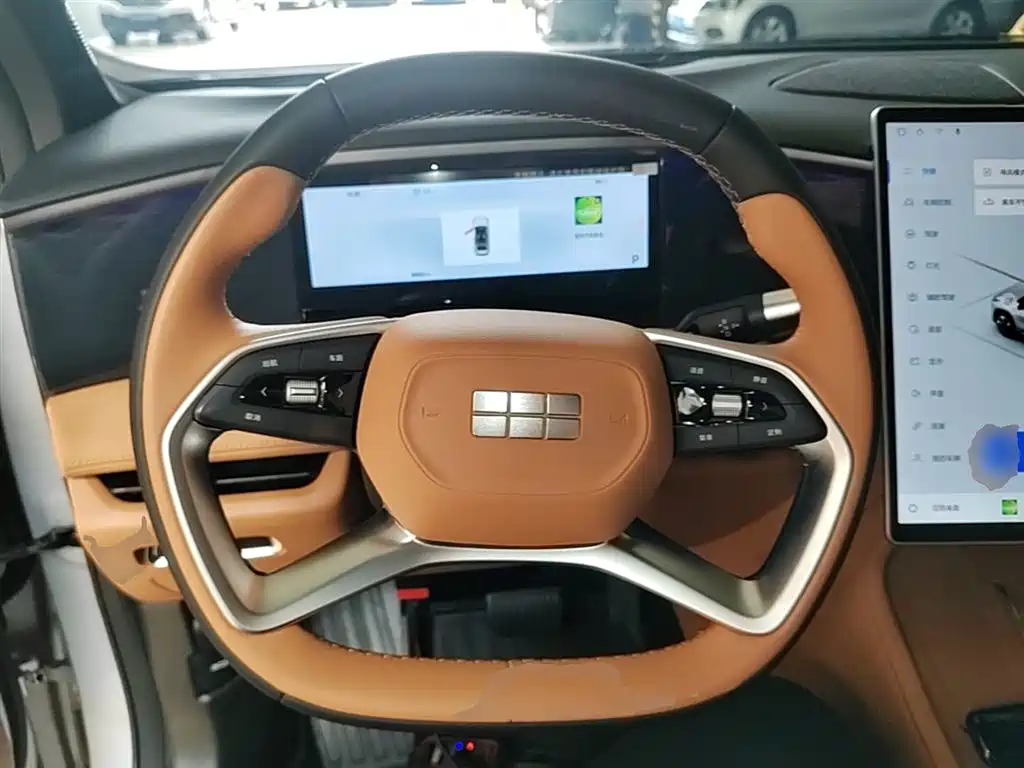 Geely Galaxy Galaxy L7 2025 EM-i 115km Explorer+ Edition фото 11