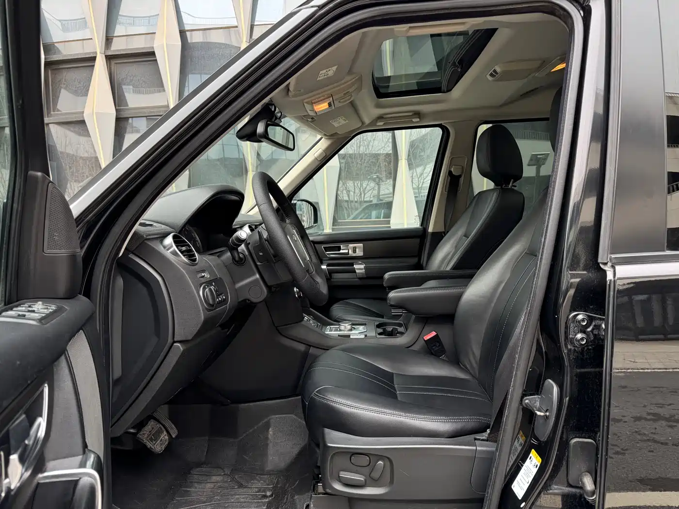 Land Rover Discovery 2015 3.0 SDV6 HSE Diesel фото 5